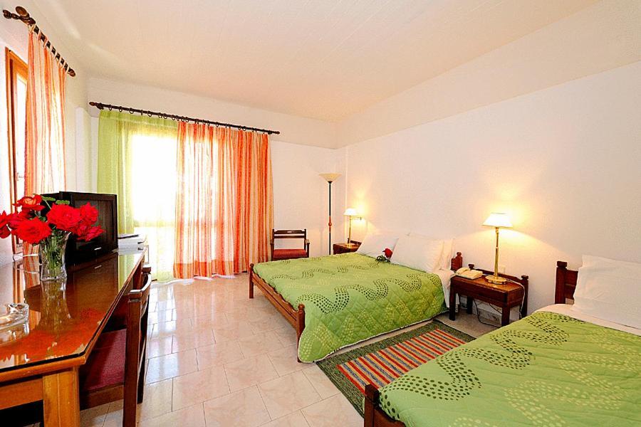 Chronis Rooms & Apartments Adamantas  Zimmer foto