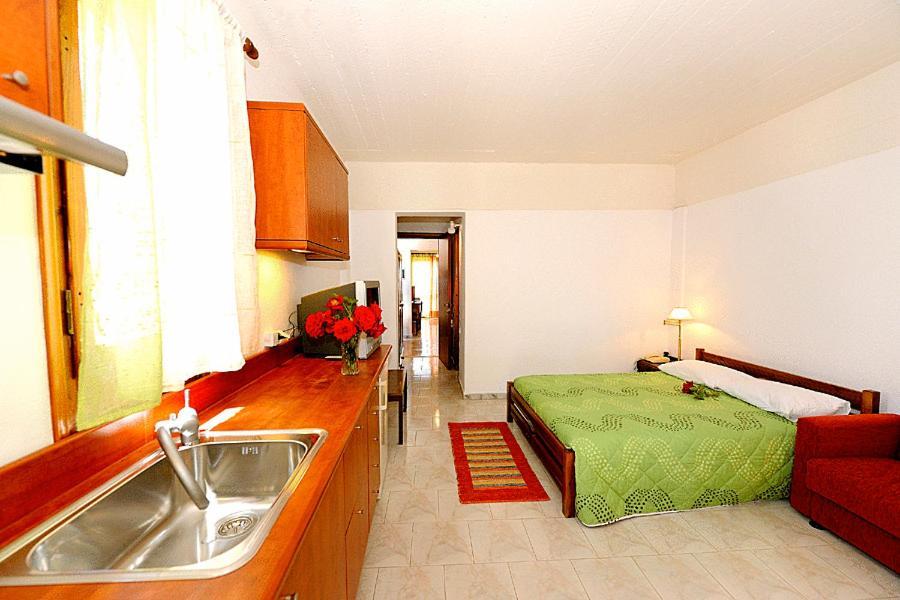Chronis Rooms & Apartments Adamantas  Zimmer foto